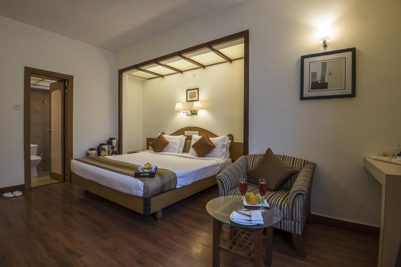 Hotel Park Central Koregaon Park 푸네 외부 사진