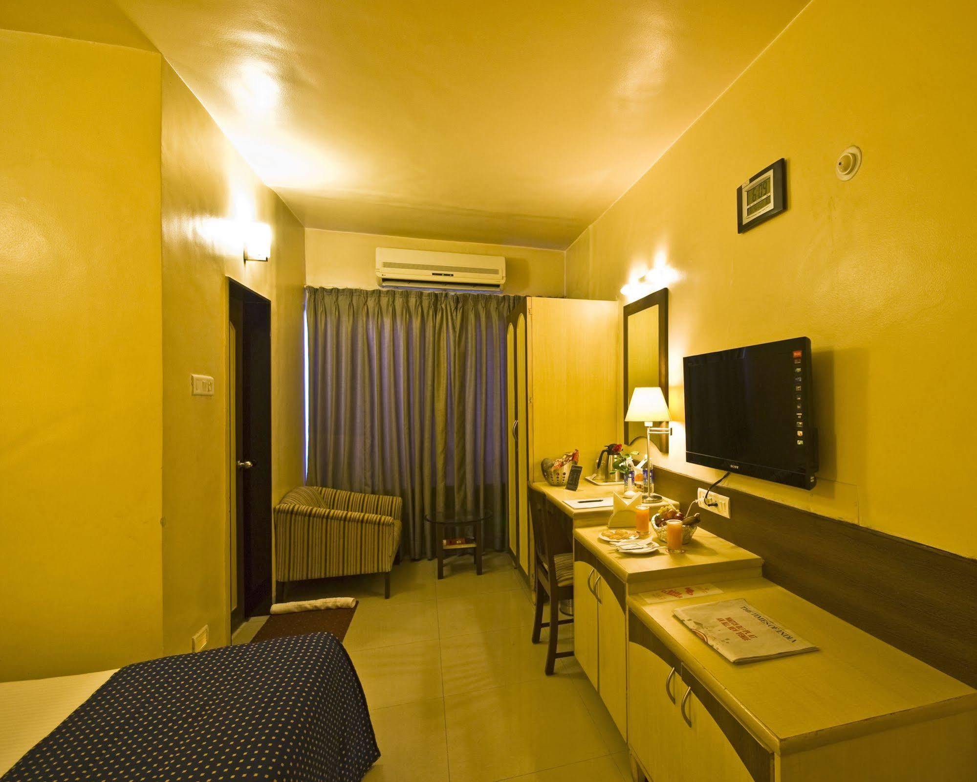 Hotel Park Central Koregaon Park 푸네 외부 사진