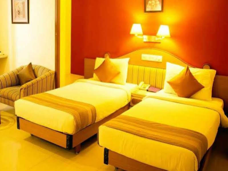 Hotel Park Central Koregaon Park 푸네 외부 사진