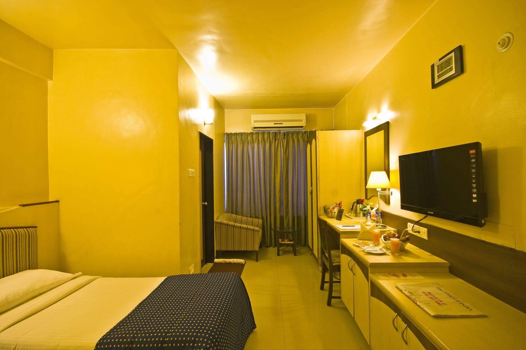 Hotel Park Central Koregaon Park 푸네 외부 사진