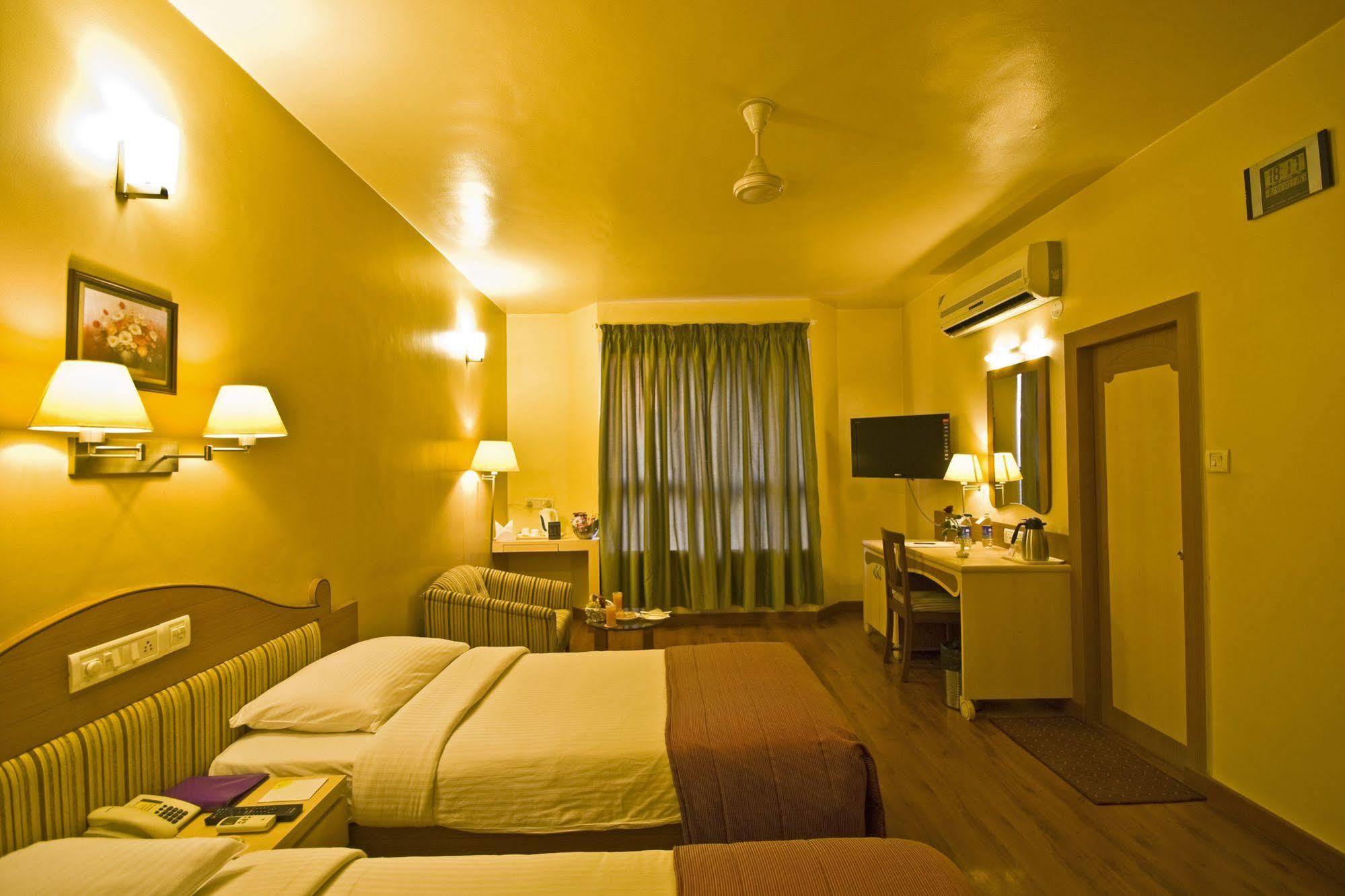Hotel Park Central Koregaon Park 푸네 외부 사진