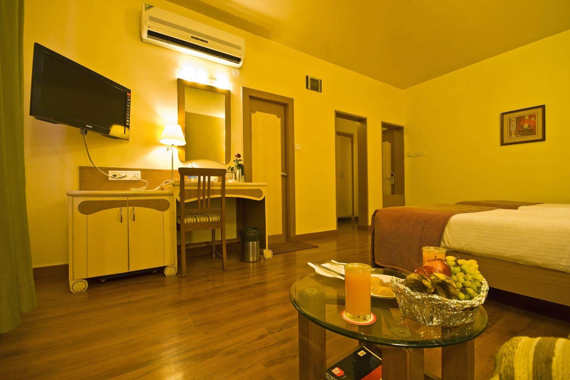 Hotel Park Central Koregaon Park 푸네 외부 사진