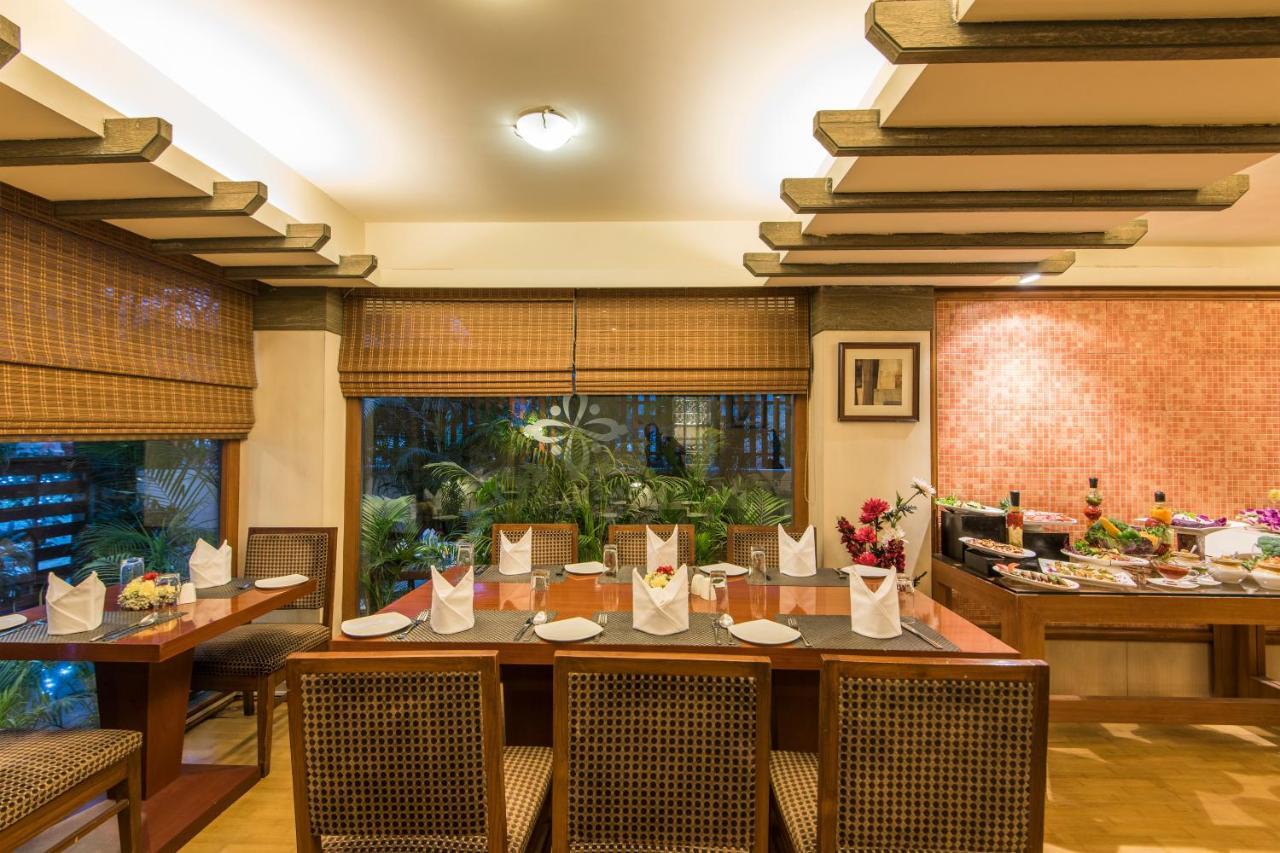 Hotel Park Central Koregaon Park 푸네 외부 사진