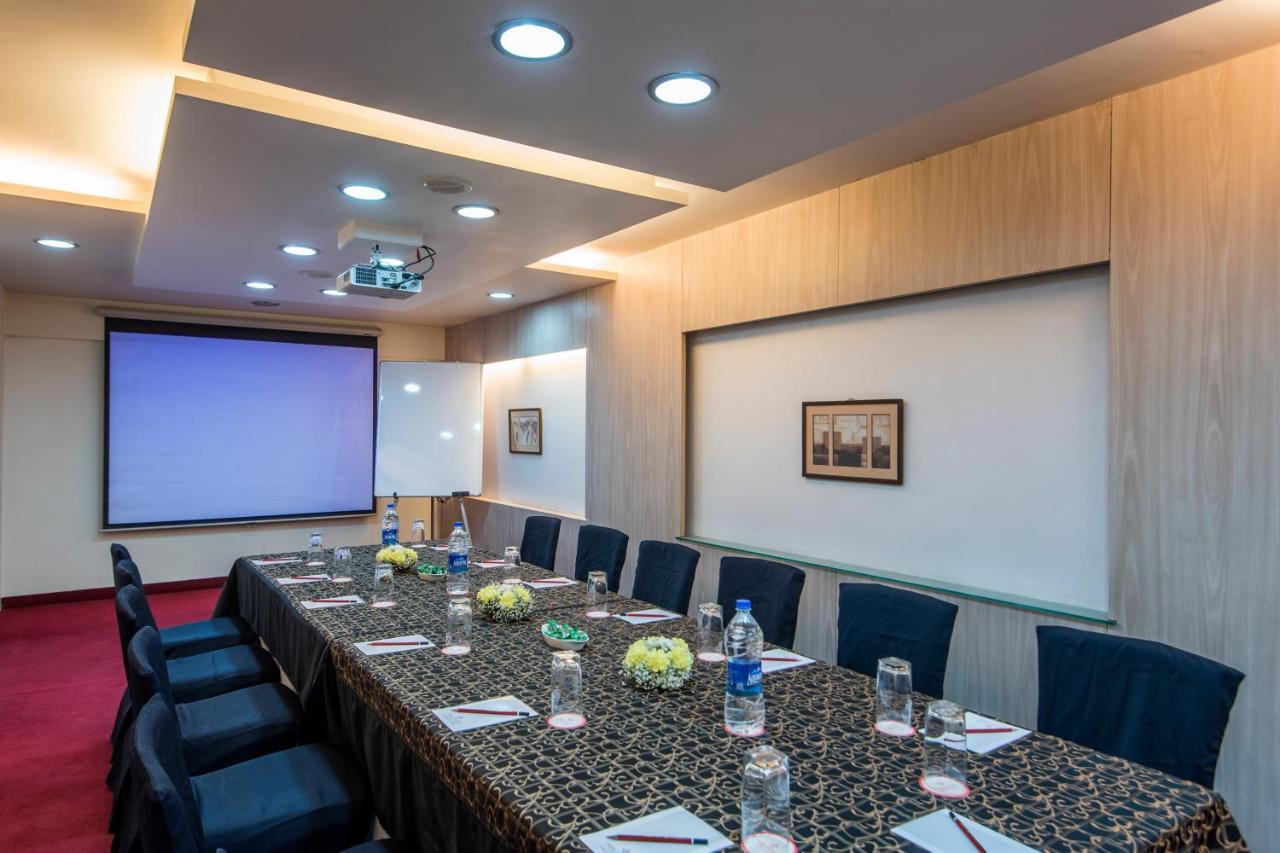 Hotel Park Central Koregaon Park 푸네 외부 사진